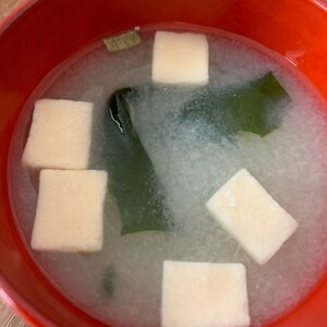 高野豆腐とわかめのお味噌汁